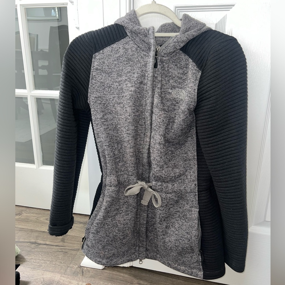 The north face adjustable, drawstring, hooded jacket – fleece lined